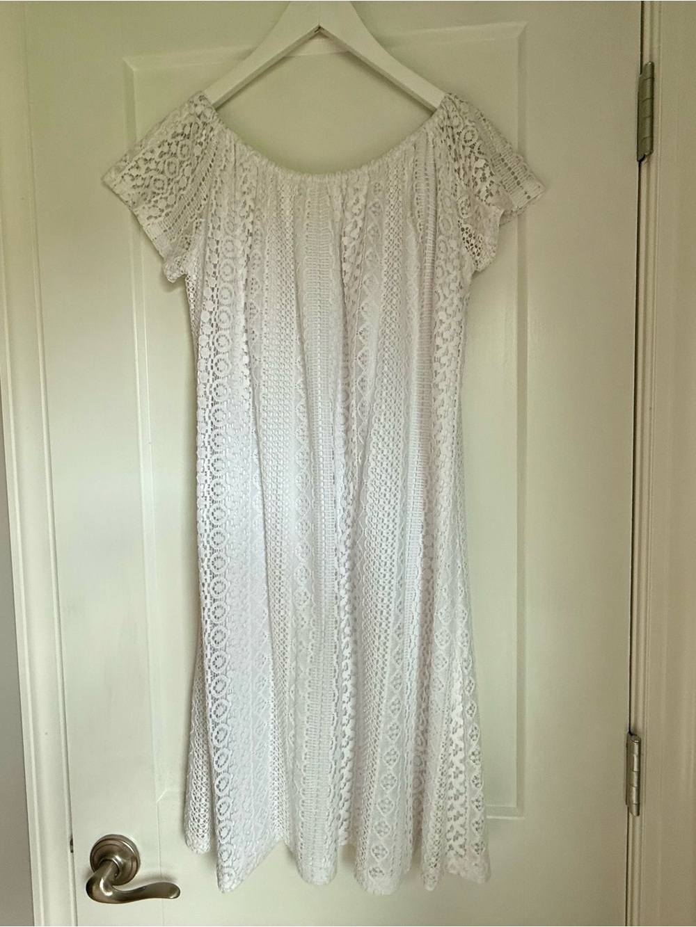 C White Lace Off-Shoulder Midi Dress